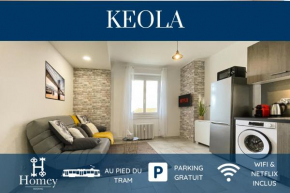 HOMEY KEOLA - Parking privé gratuit - Aux portes de Genève - Au pied du tram - Appartement avec 1 chambre et un grand salon avec un canapé-lit